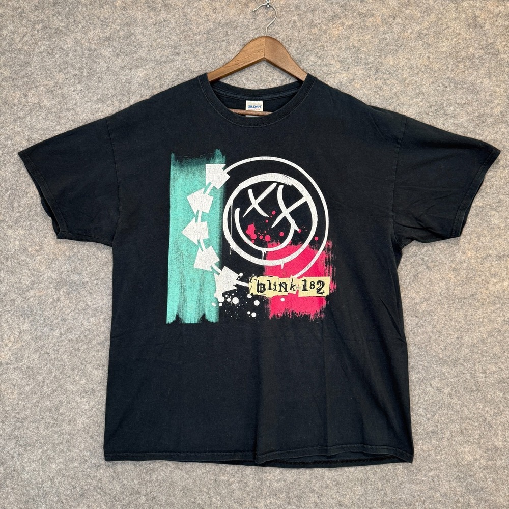 Vintage Blink 182 Untitled Album 2013 Concert T shirt Adult XL Smiley Face Y2K
